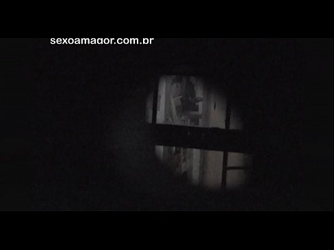 ❤️ Sarışın, içi boş tuğlaların arkasına gizlenmiş bir mahalle röntgencisi tarafından gizlice videoya alınır ❤️❌ Sikiş videosu  tr.porngameshub.ru
